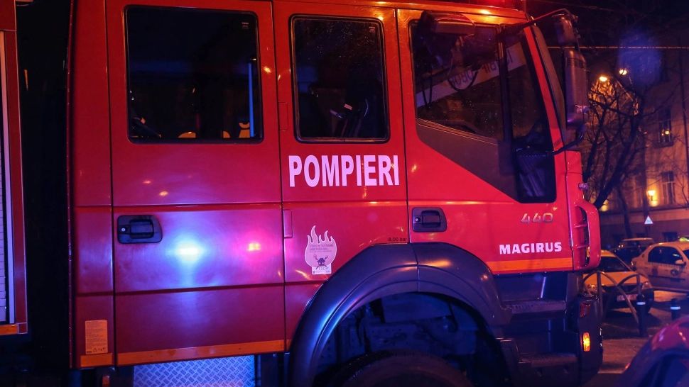 Intervenție pompieri incendiu - imagine cu notă sugestivă