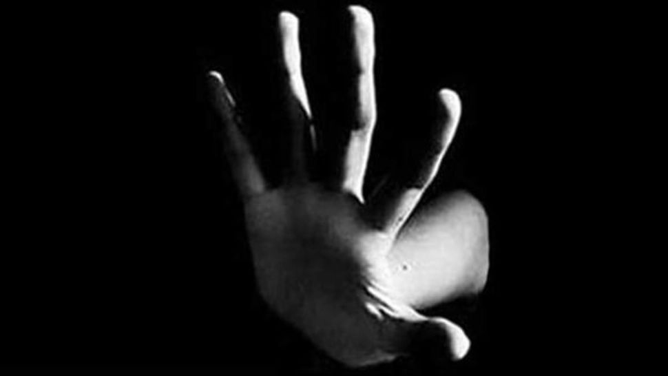 Vânzătorul-agresor. Mai multe fete de 12 ani, „abordate” într-un magazin, de către un bărbat de 73 de ani