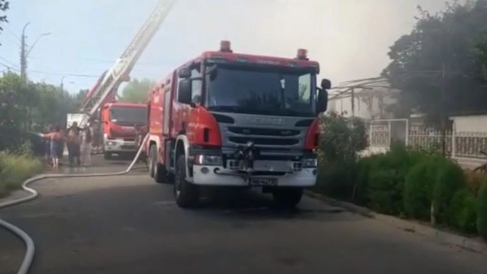 Incendiu Braila. Patru case au ars. Captură video