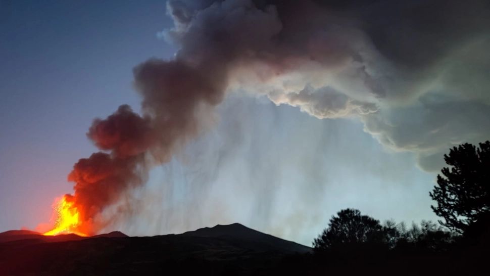 MAE - Risc ridicat de erupţie vulcanică/intensificare activitate seismică în Arhipelagul Azore/Insula São Jorge