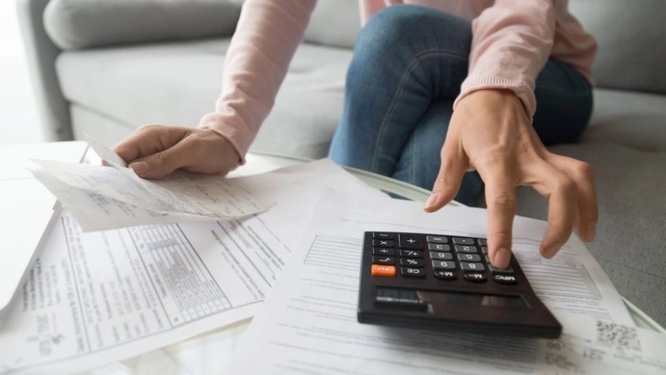 Oamenii primesc facturi uriașe la curent electric