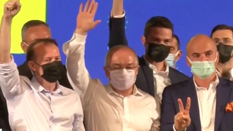 Florin Cîțu și „echipa câștigătoare” din PNL