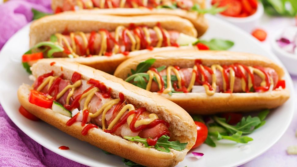 Un hot-dog reduce durata de viață a unui om cu 36 de minute