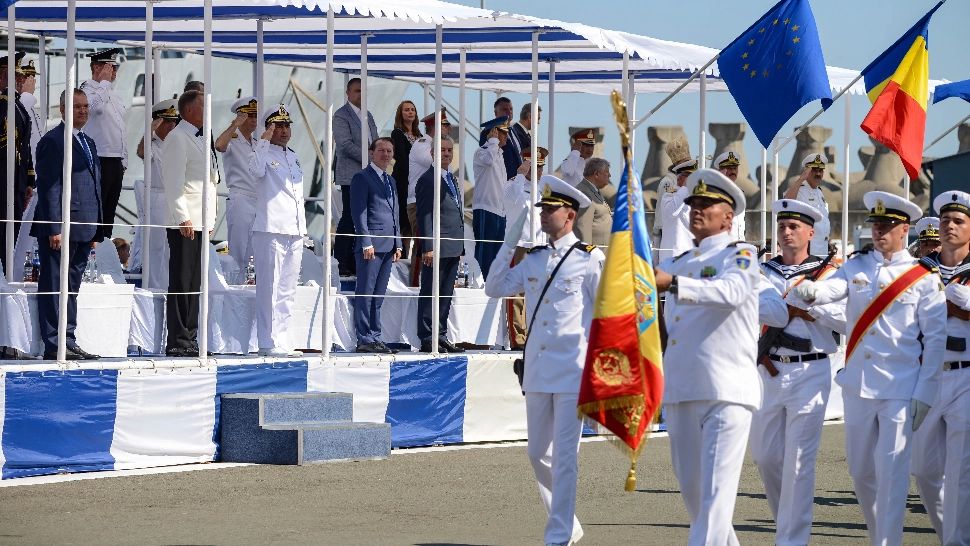 Klaus Iohannis și Florin Cîțu, față în față, la ceremoniile de Ziua Marinei Foto: INQUAM/Daniel Stoenciu