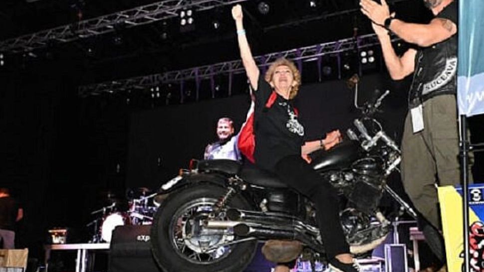 Motocicletă câștigată de viceprimărița Sucevei, la tombola organizată... de Primărie