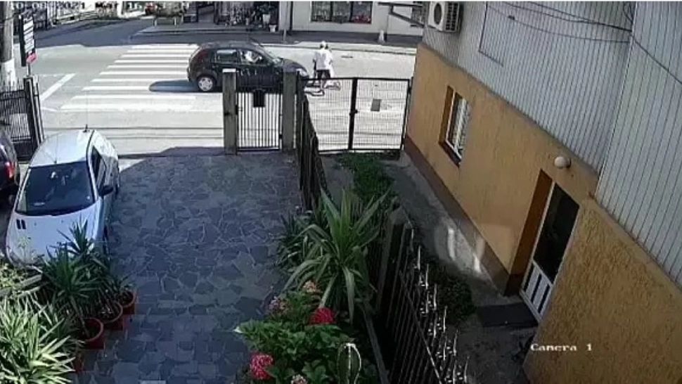 Imagini șocante, în Satu Mare: pietoni, spulberați pe trecere