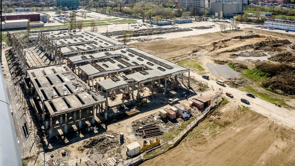 Fabrica Semănătoarea a ajuns o ruină, tocmai bună pentru rechinii imobiliari. Foto/bucurestiulmeudrag.ro