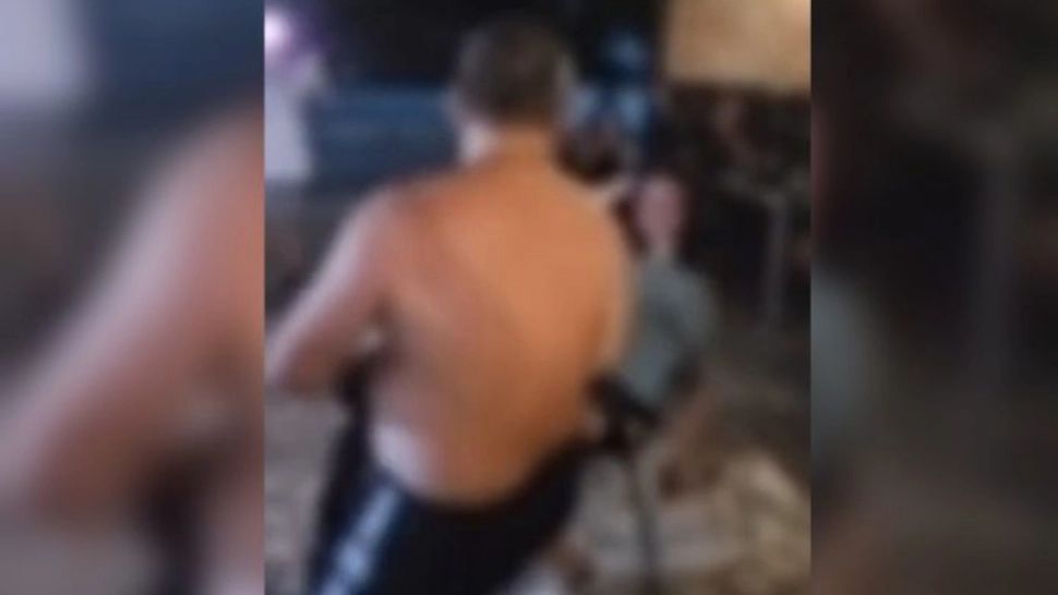 Profesor din Timișoara, filmat în timp ce dansa lasciv în fața unei eleve