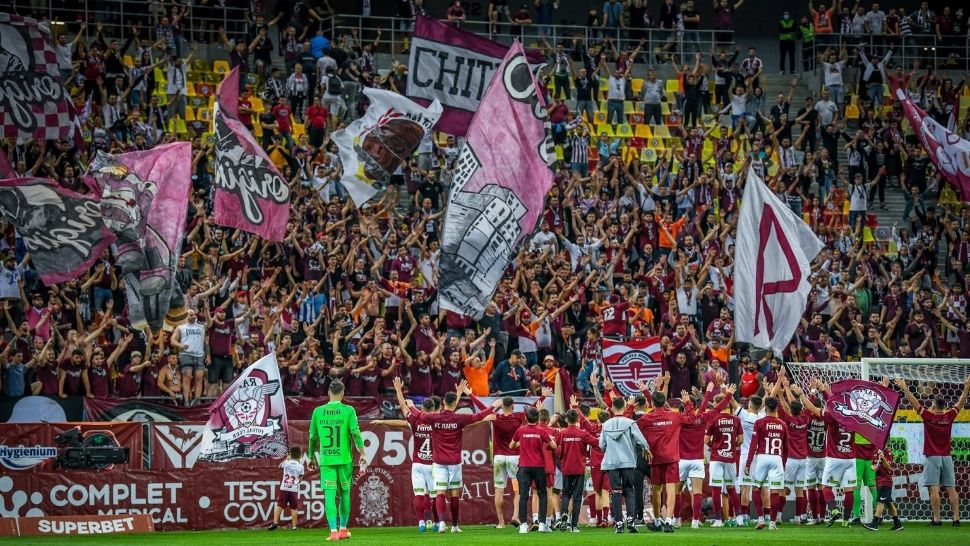 Suporterii giuleșteni lăsați pe drumuri. Foto/Arhivă