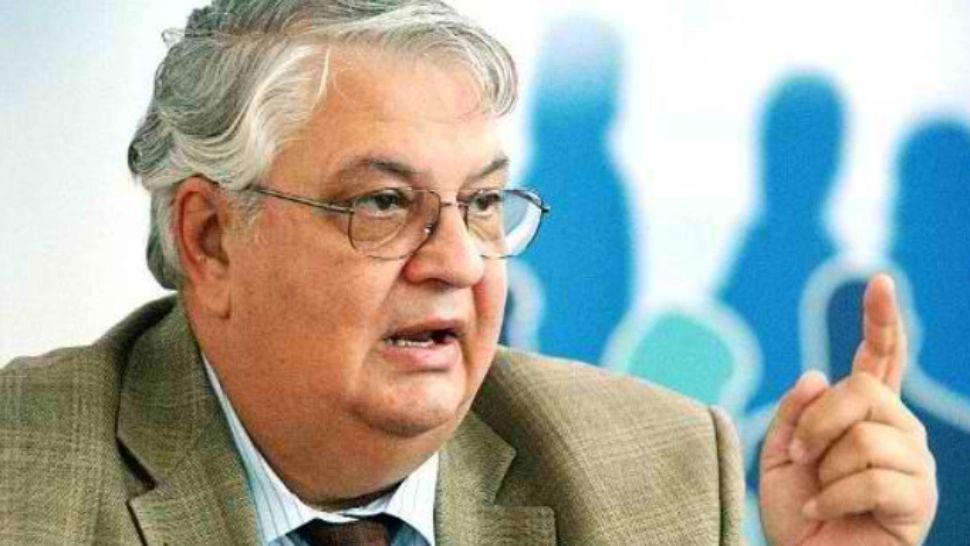 Mircea Coșea, profesor de economie