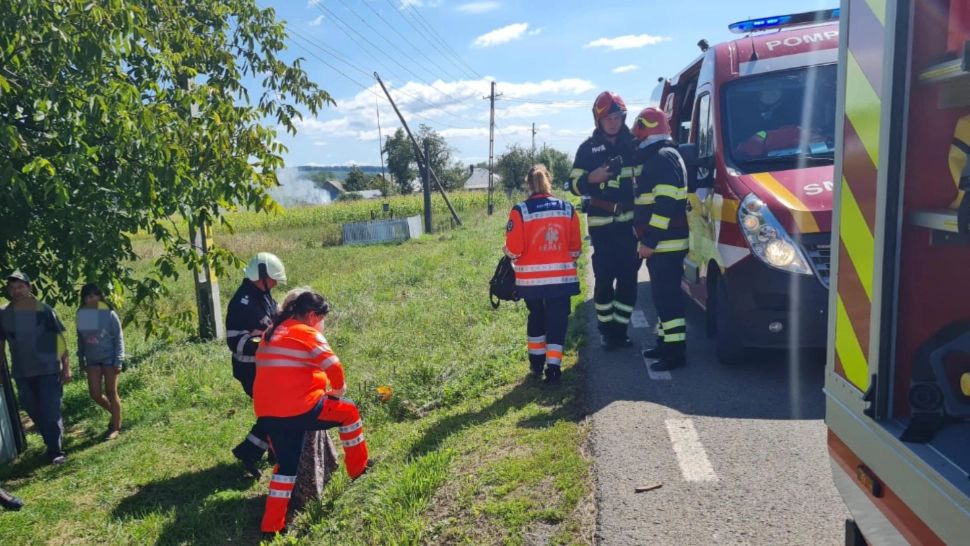 Accident GRAV în Neamț! 2 femei RĂNITE după ce au intrat într-un cap de pod cu mașina