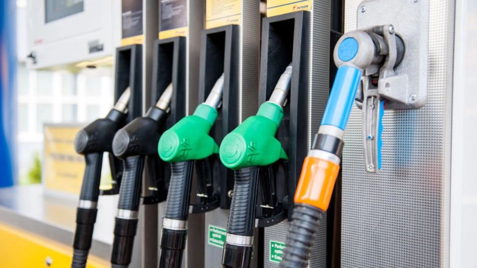 Prețul benzinei, la un pas de pragul critic de 7 lei - Avertismentul specialiștilor