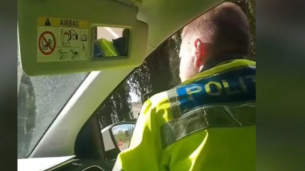 Polițiști, în timpul programului / Captură video