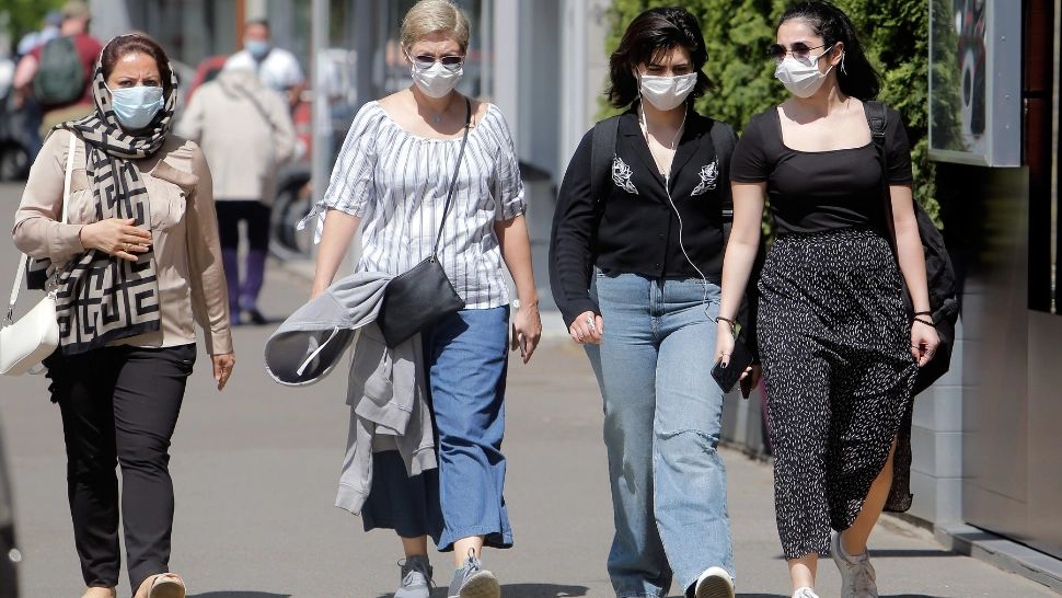 Români pe stradă / Foto: Profimedia