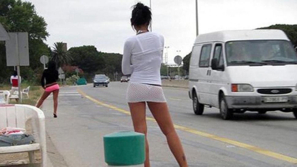 Prostituate pe marginea drumului (foto ilustrativ)