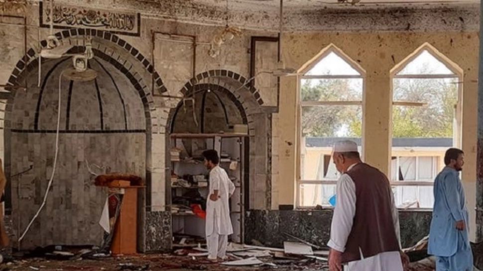 Explozie devastatoare în Afganistan - Atac sinucigaș cu bombă într-o moschee Foto: Twitter.com