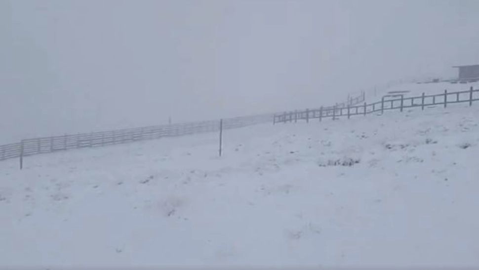 Peisaj de basm la munte. Captură video