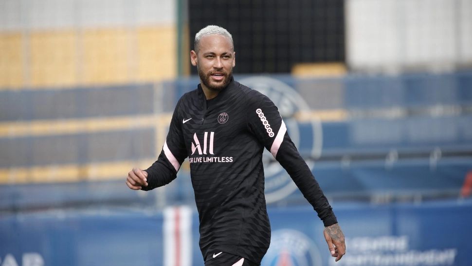 FOTO | Neymar a "cucerit-o" pe soția unui fotbalist român! Imagini din tribunele stadionului ”Parc de Princes”