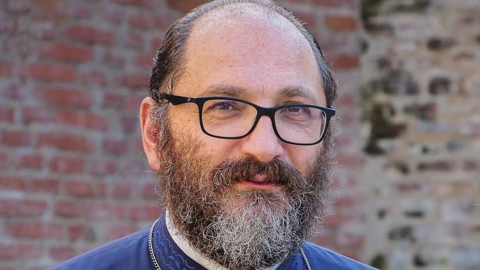 Preotul Constantin Necula, în prima linie împotriva COVID-19