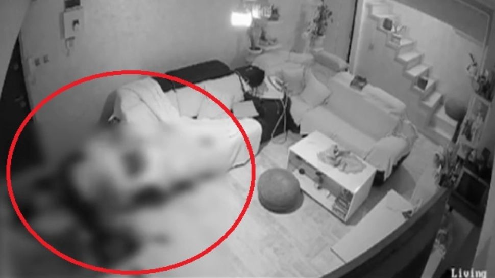 Adolescentă bătută cu sălbăticie de propria mamă