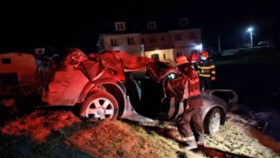 Accident grav, în jud. Argeș: un tânăr s-a răsturnat cu mașina