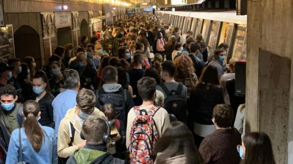 Aglomerație la Metroul bucureștean