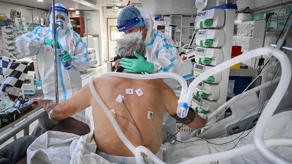 România, dată peste cap de Covid. Foto/Profimedia