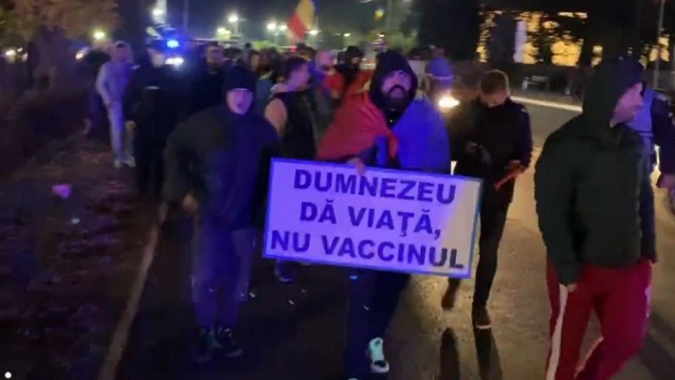 Românii cred în divinitate, nu și în vaccin. Foto/Captură