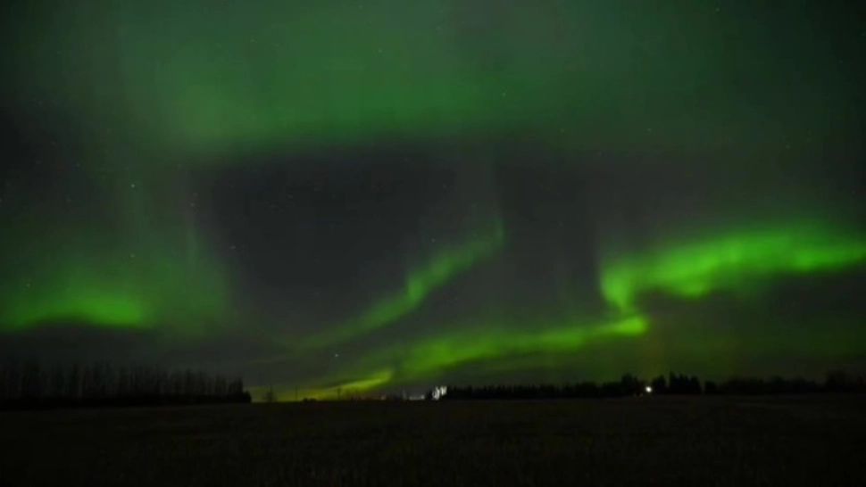 Aurora Boreala vizibila din cauza unei furtuni solare FOTO: Julius Bobiarski via Storyful