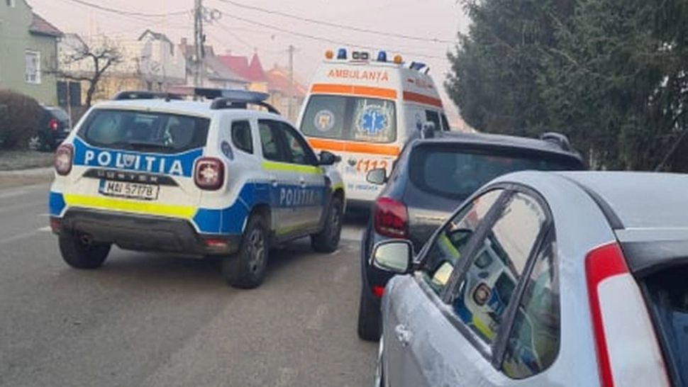 Ambulanța și poliția, chemate la Liceul din Teaca