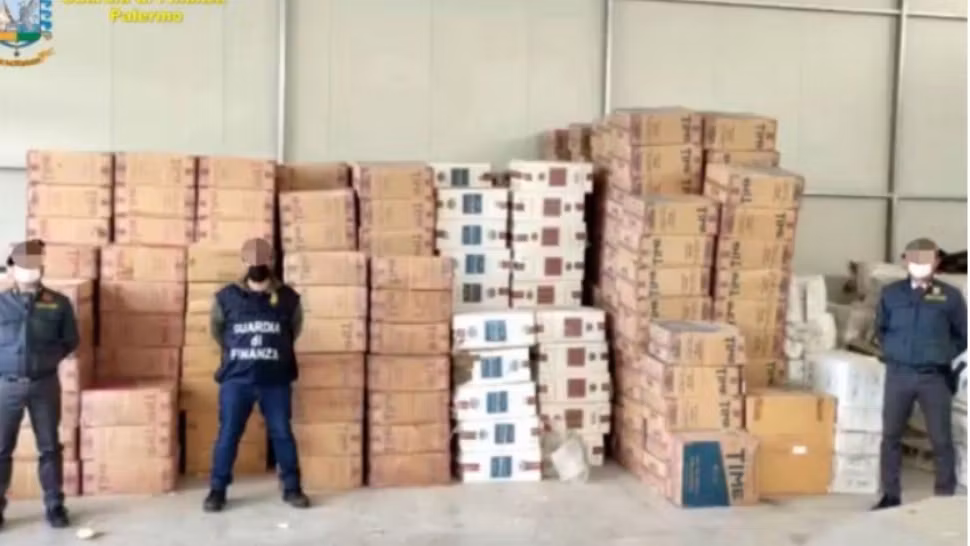 Percheziții de AMPLOARE în 4 țări europene! Parchetul European investighează o fraudă vamală cu trafic de biomotorină și contrabandă cu tutun