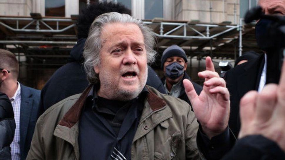 Steve Bannon s-a predat astăzi F.B.I-ului FOTO: TWITTER