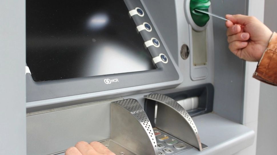 Metoda Furculița, noua tehnică de furt din BANCOMAT