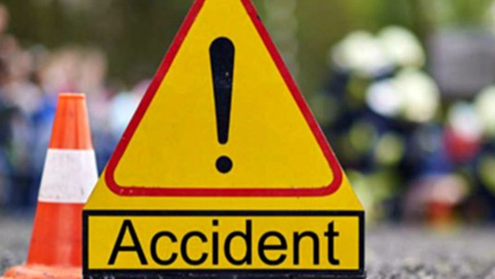 În urma impactului, o femeie a fost transportată la spital