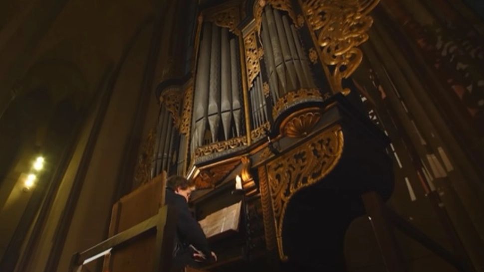 INCREDIBIL - „Nothing Else Matters” a trupei Metallica, la Biserica Neagră din Brașov Foto: Captură TV