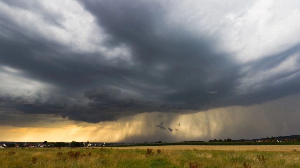 Avertizare meteo: cod PORTOCALIU de fenomene PERICULOASE