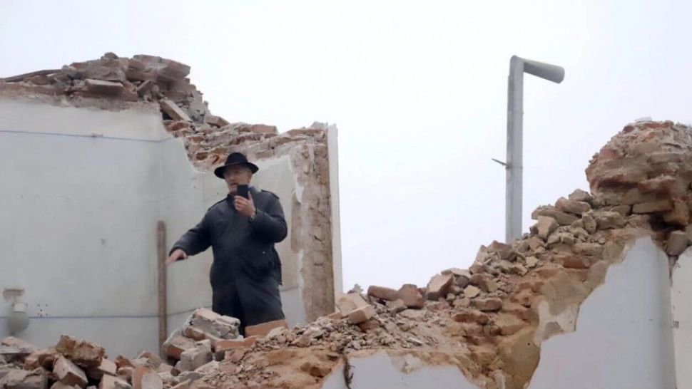 Gest extrem al profesorului din Fălticeni FOTO: Cronica de Fălticeni 