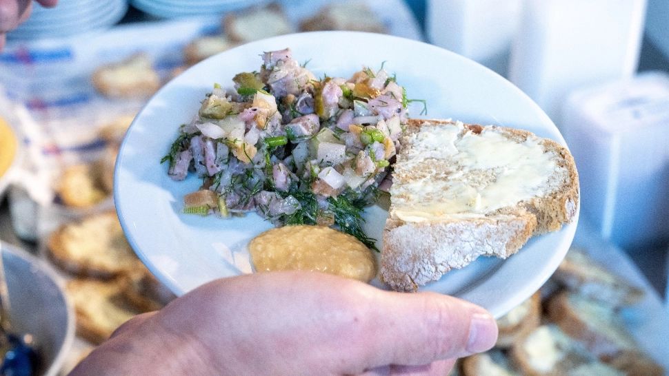 Salata de pește, un înlocuitor pentru cea boeuf. Foto/Profimedia