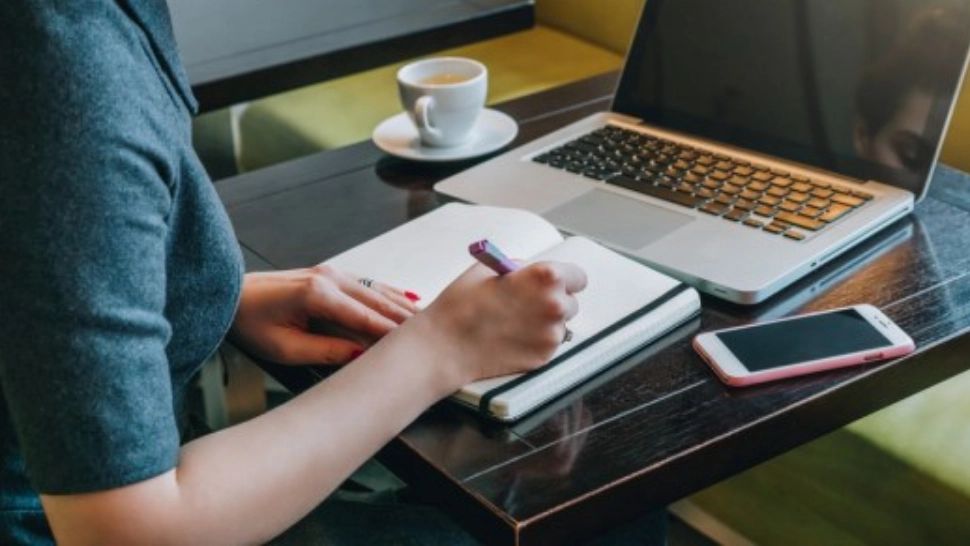 Munca de acasă, tot mai rară. Foto/Profimedia