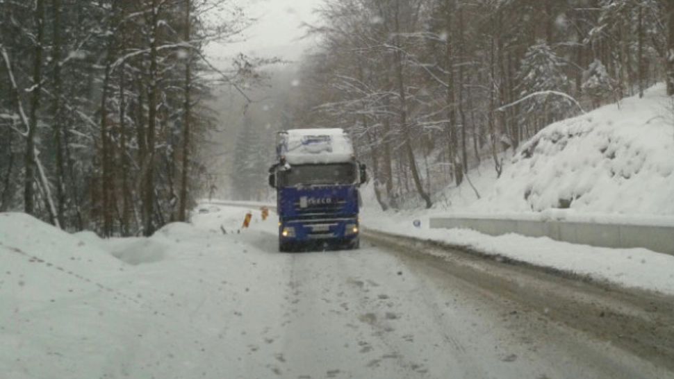 Trafic ingreunat din cauza ninsorii FOTO: Arhiva