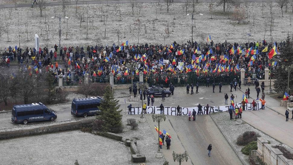 ECOURILE protestului de la Palatul Parlamentului: Poliția Capitalei a deschis DOSAR PENAL. Două persoane riscă arestul preventiv