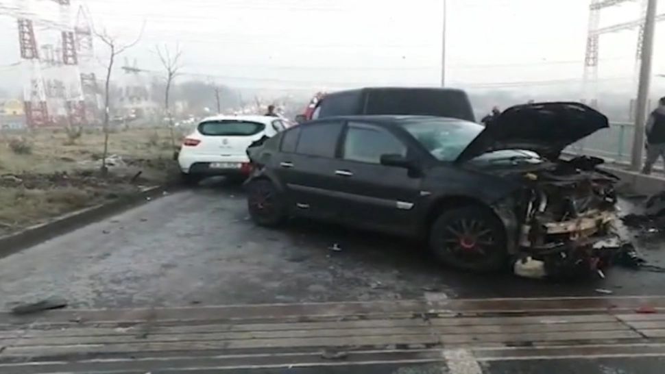 Carambol cu peste 20 de mașini, în București. Traficul, BLOCAT complet în zonă