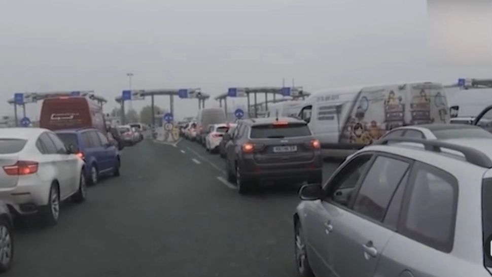 Cozi de 30 de km în vamă