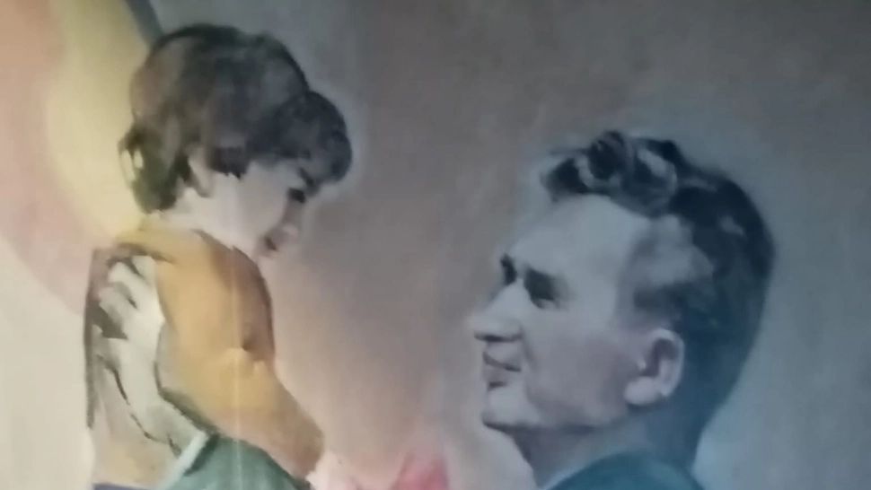 Ceaușescu și copiii (Muzeul municipiului București)