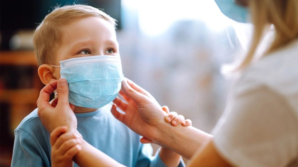 Copil cu mască de protecție /Pixaby