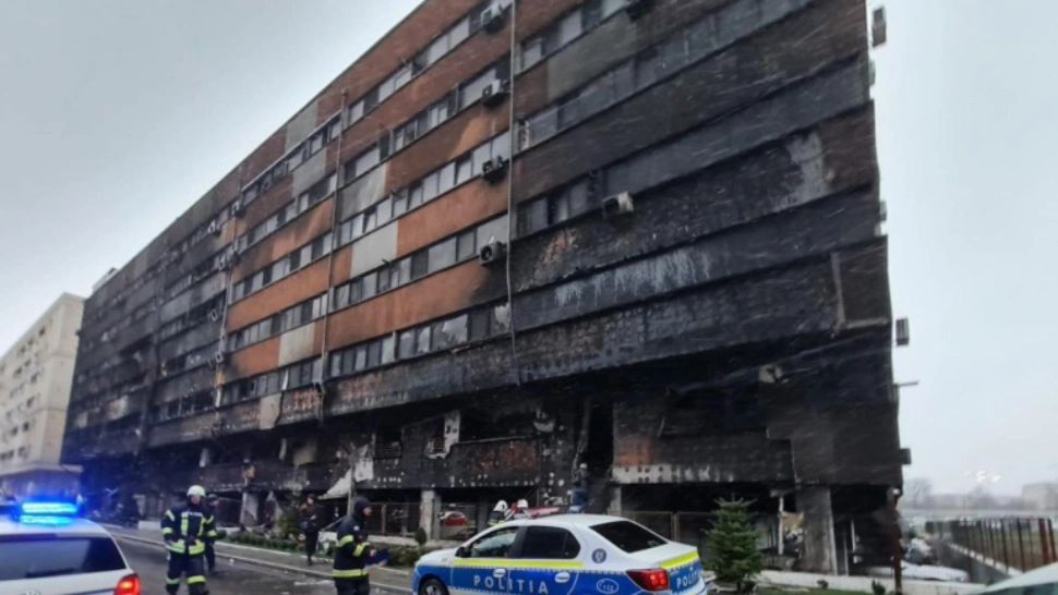 Blocul din Constanța incendiat anul trecut
