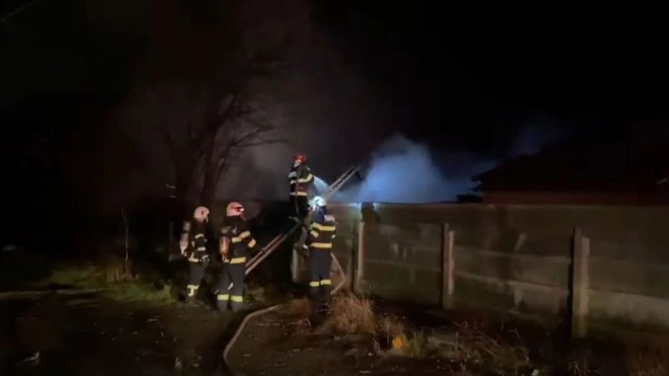 Incendiu la un depozit de mobilă din Eforie Sud. Foto/Captură video