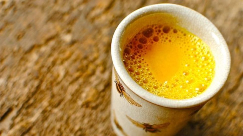 Laptele de aur purifică sângele şi ficatul. Cum se prepară cel mai puternic elixir natural
