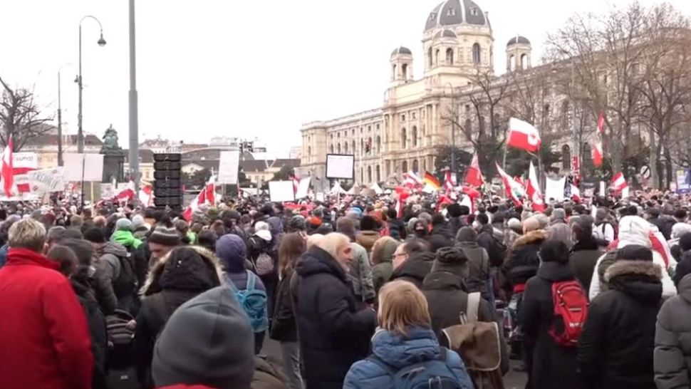 Proteste ]n Austria împotriva vaccinării oblogatorii și a carantinei totale. Captură video
