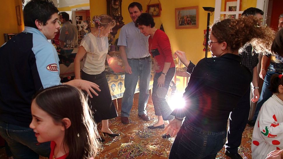 Petrecerile de Crăciun și Revelion, o corvoadă pentru cei care nu vor ținute sofisticate. Foto/Profimedia